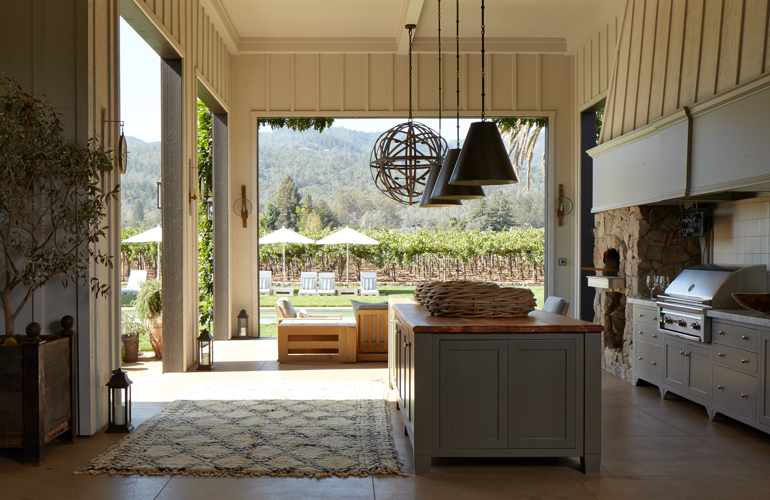 2020.TradHome.OutdoorKitch.0259